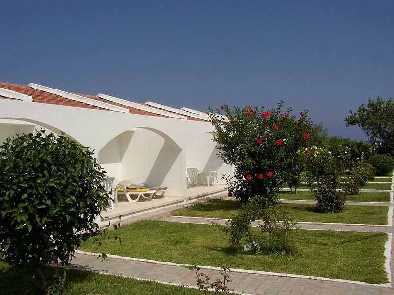 Sempati Hotel Lapithos  Eksteriør billede