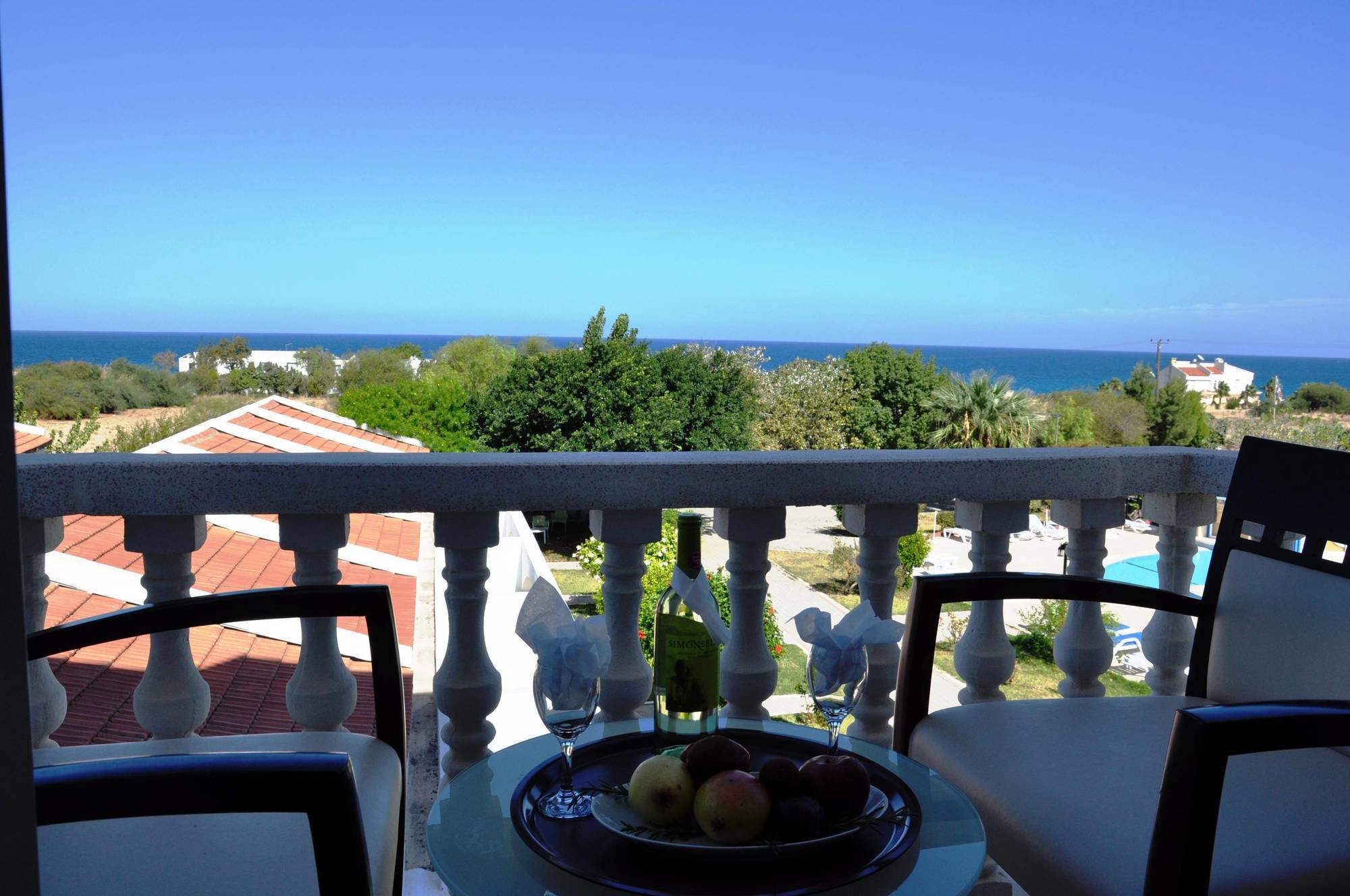 Sempati Hotel Lapithos  Eksteriør billede