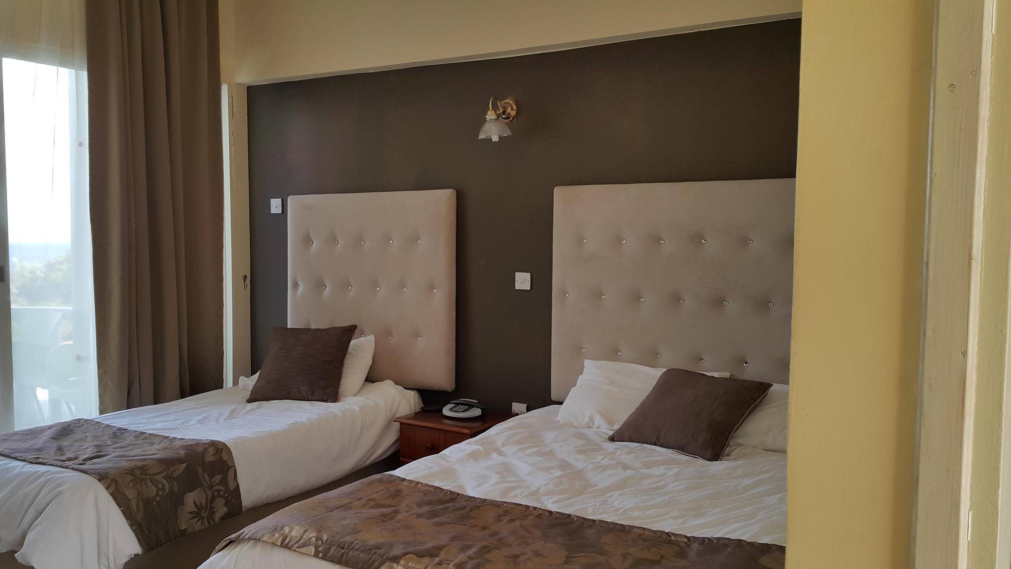 Sempati Hotel Lapithos  Eksteriør billede